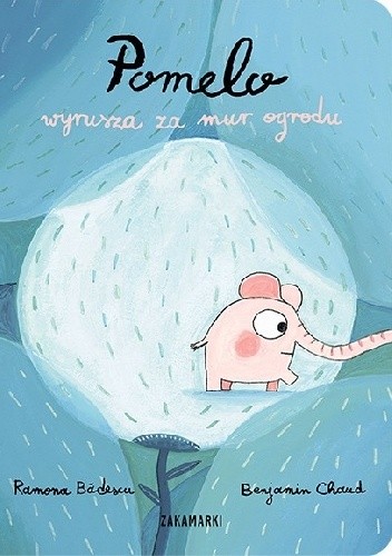 Pomelo wyrusza za mur ogrodu