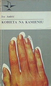 Kobieta na kamieniu