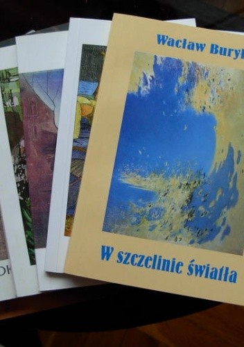 W szczelinie światła