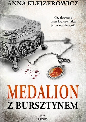 Medalion z bursztynem