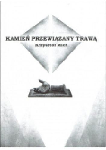 Kamień przewiązany trawą