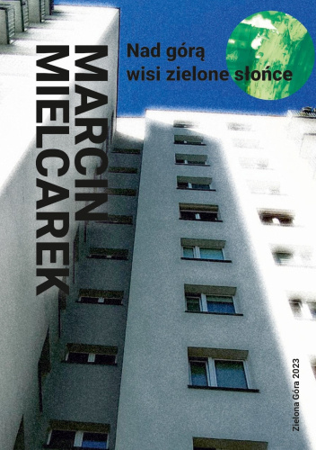 Nad górą wisi zielone słońce