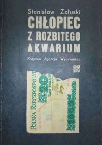 Chłopiec z rozbitego akwarium