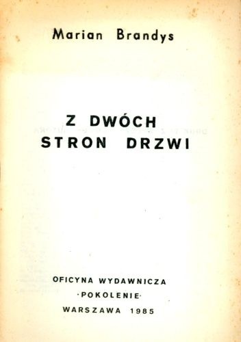Z dwóch stron drzwi